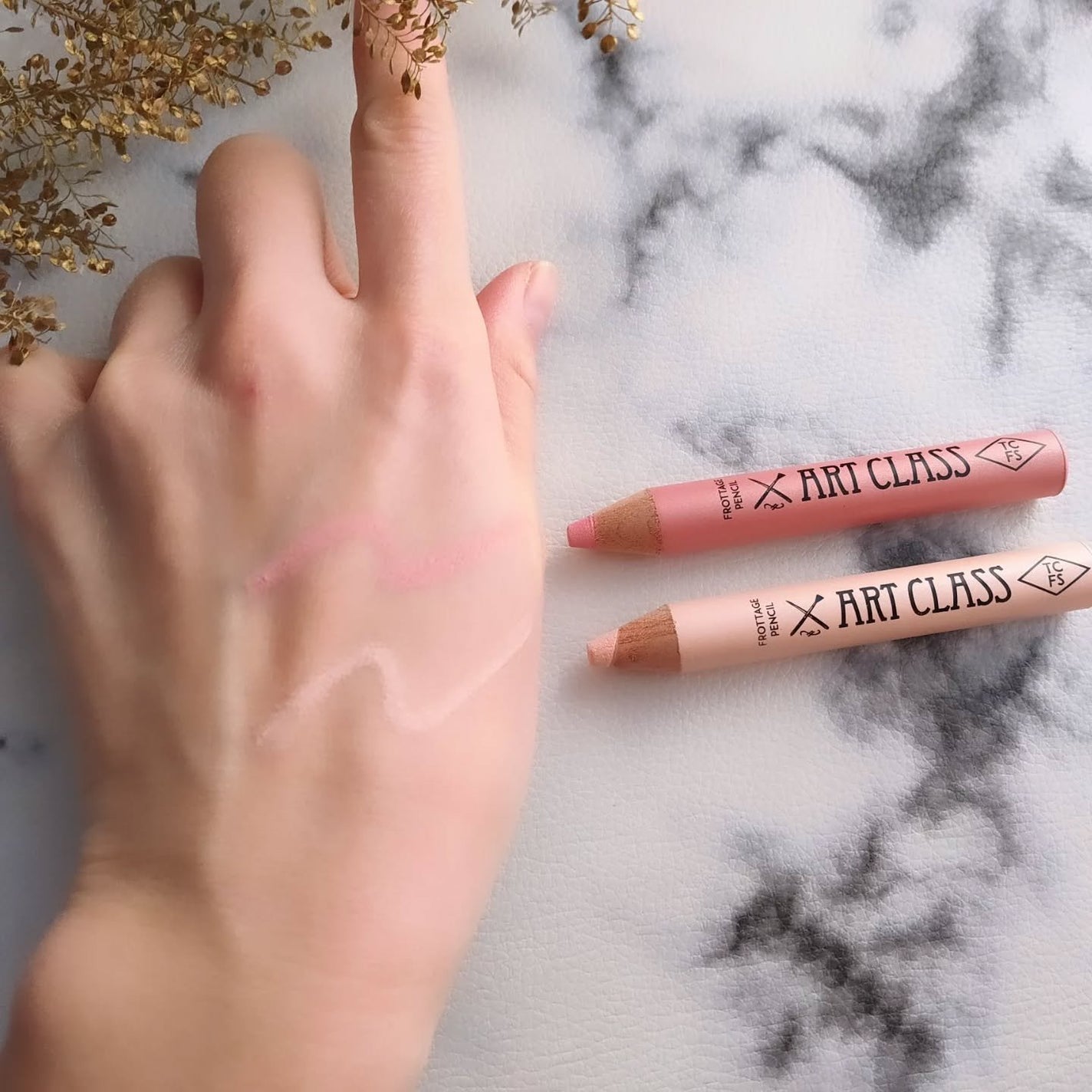 アートクラス フロッタージュペンシル/too cool for school/スティックアイシャドウを使ったクチコミ(4枚目)