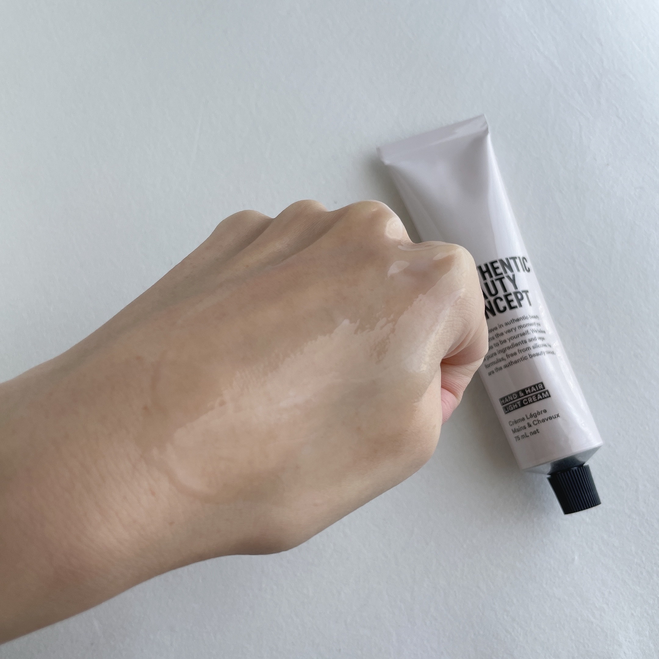 ハンド＆ヘア ライトセラム/AUTHENTIC BEAUTY CONCEPT/ハンドクリームを使ったクチコミ（2枚目）