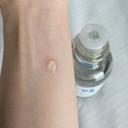 LiLi on LIPS 「綺麗なボトルに一目惚れ。2/11新発売の化粧水です。-----..」(4枚目)