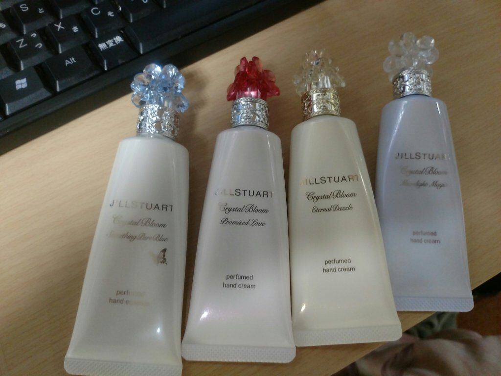 クリスタルブルーム エターナルダズル パフュームド ハンドクリーム/JILL STUART/ハンドクリームを使ったクチコミ(1枚目)