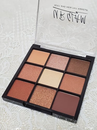 UR GLAM　BLOOMING EYE COLOR PALETTE/U R GLAM/パウダーアイシャドウを使ったクチコミ（1枚目）