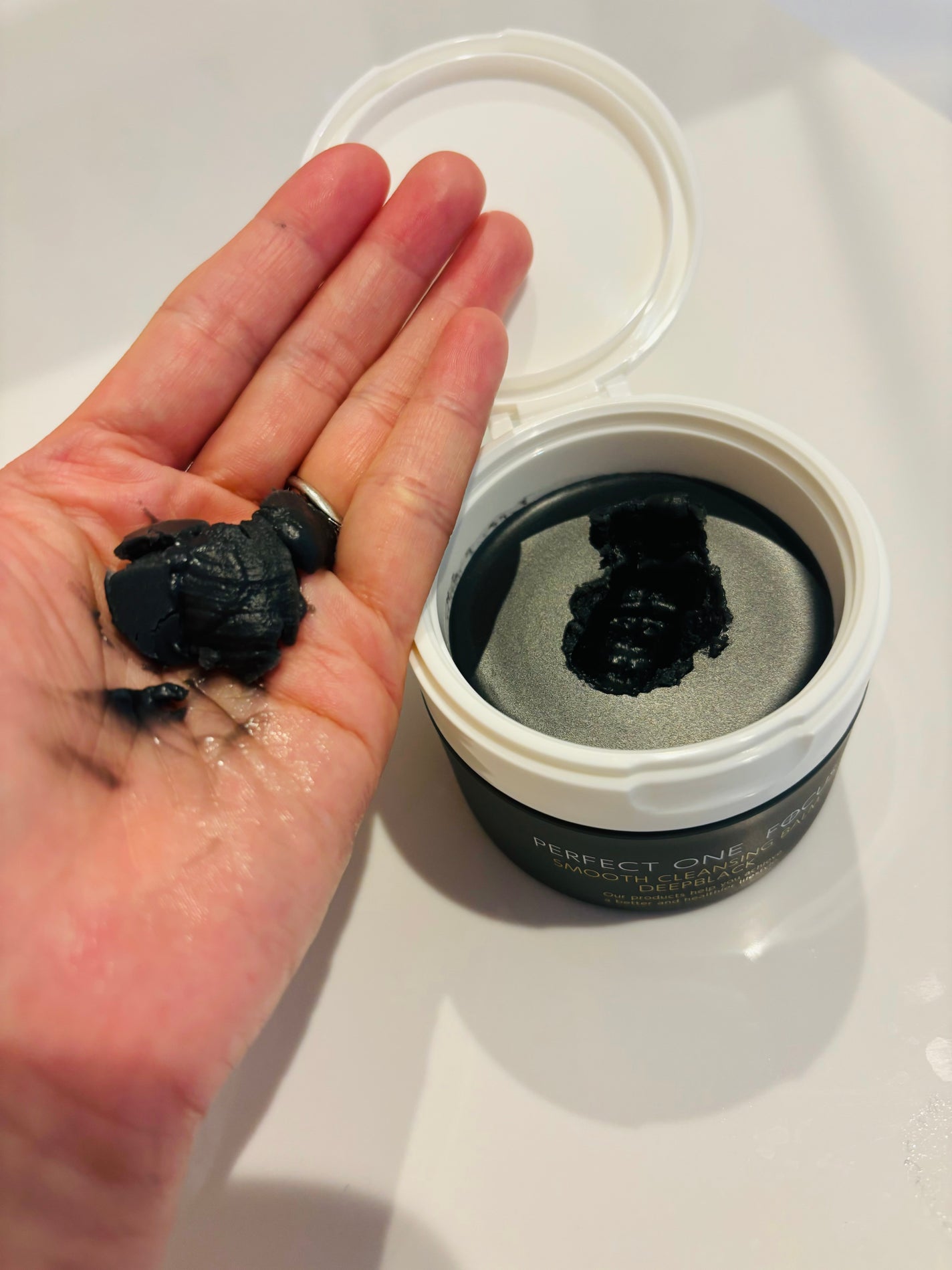 パーフェクトワンフォーカス スムースクレンジングバーム ディープブラック/PERFECT ONE FOCUS/クレンジングバームを使ったクチコミ(3枚目)