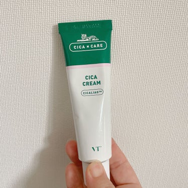 VT Cosmetics　CICAクリーム


保湿クリームの代わりにスキンケアの最後に使っています🙆🏻✨
シカクリームという名前ですが、ジェルタイプなのでベタベタせずに使えます✨

真冬だと保湿力が足