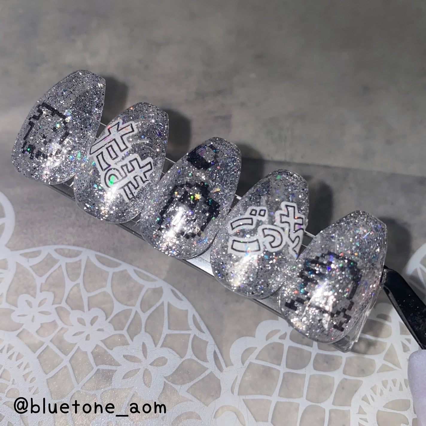 ⋆͛🦖⋆͛aomi on LIPS 「キャンドゥで発売されていたたまごっちのクリアシール使ってネイル..」(8枚目)