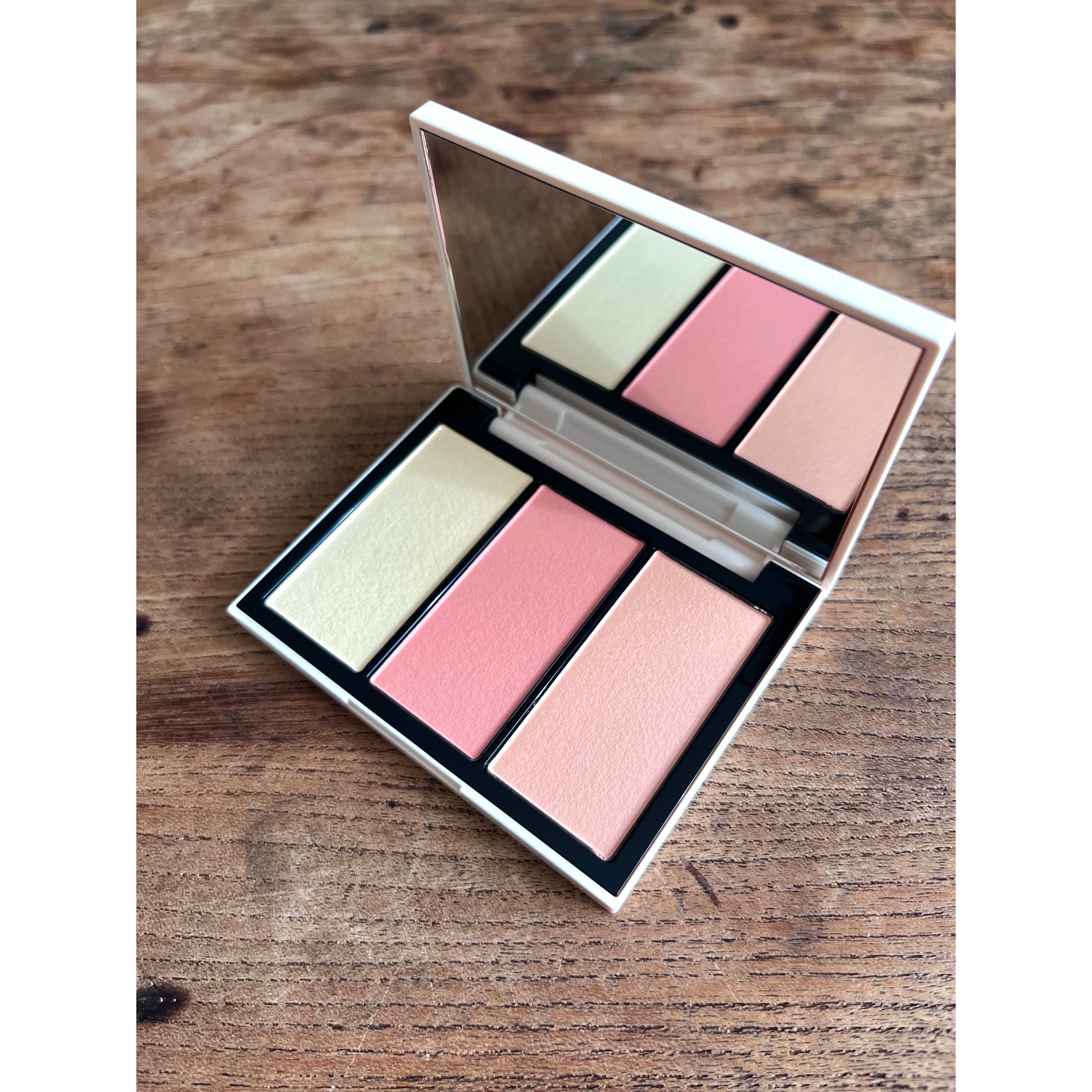 フェイス スタイリスト/SNIDEL BEAUTY/アイシャドウパレットを使ったクチコミ（3枚目）