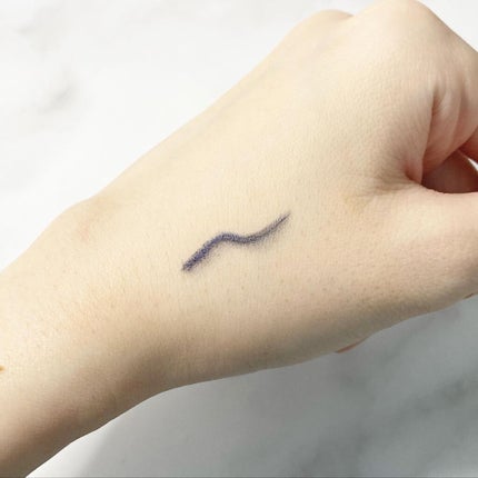 DOLCE&GABBANA BEAUTY ザ・アイライナーのクチコミ「しっかり深めの青色のペンシルライナー。
鮮やかすぎないので浮きすぎることなく黒のニュアンスチェ.....」(3枚目)