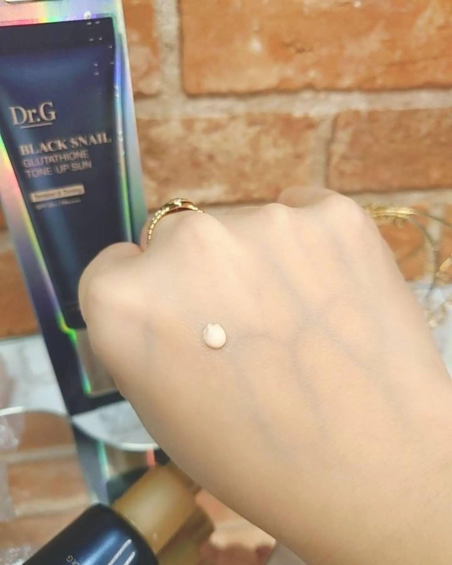 ブラックスネイルグルタチオントーンアップサン/Dr.G/日焼け止めクリームを使ったクチコミ（3枚目）