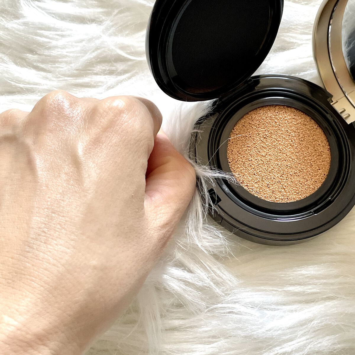 ローラメルシエ　フローレスルミエール　クッションファンデ1NO ２回使用 フローレス ルミエール ラディアンス パーフェクティング