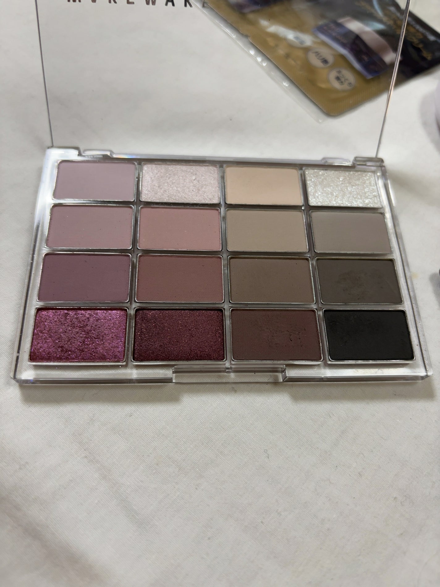 ソフトブラーリングアイパレット/wakemake/アイシャドウパレットを使ったクチコミ(1枚目)