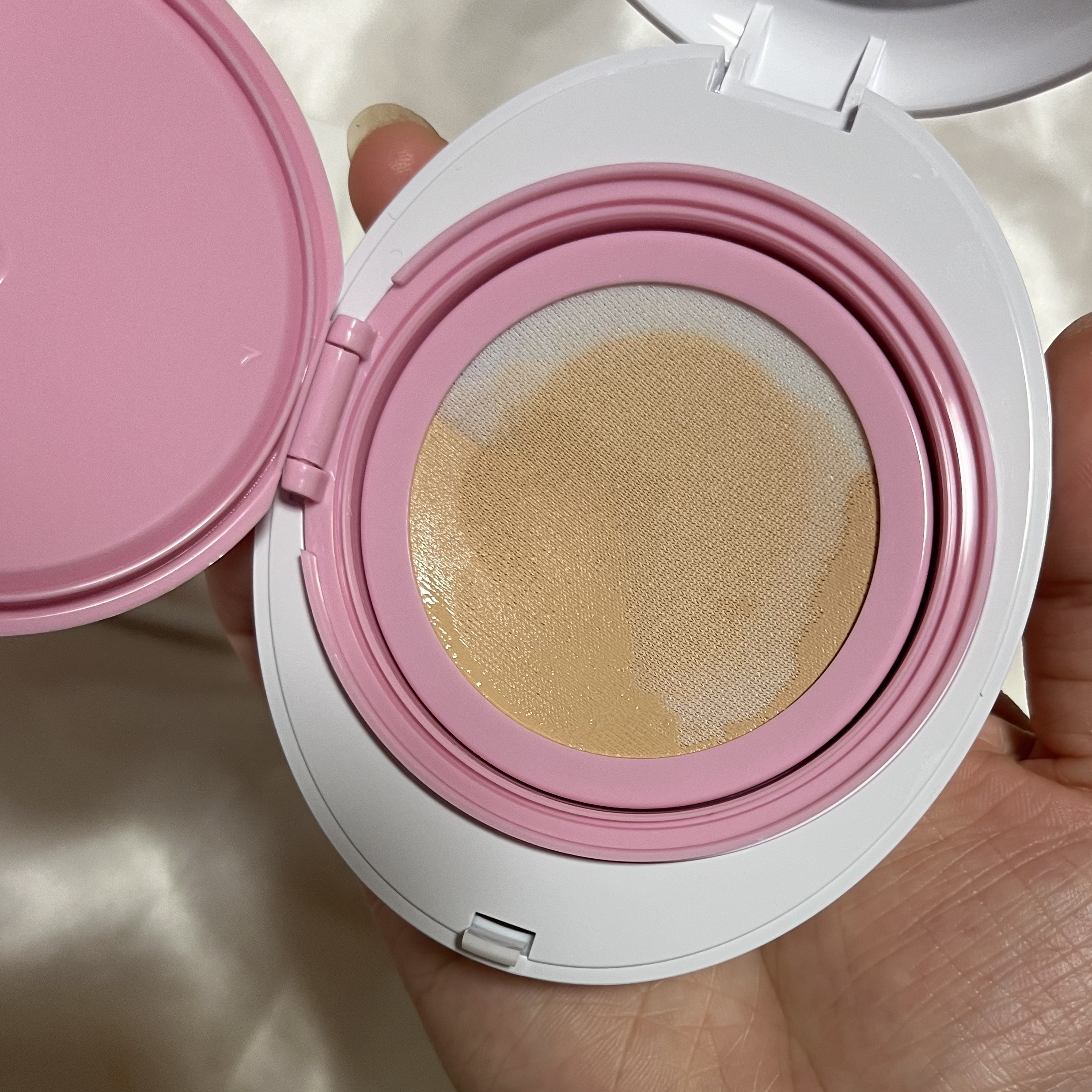 デューイーメッシュファンデーション #23 ナチュラルベージュ/ASUNE /クッションファンデーションを使ったクチコミ（3枚目）