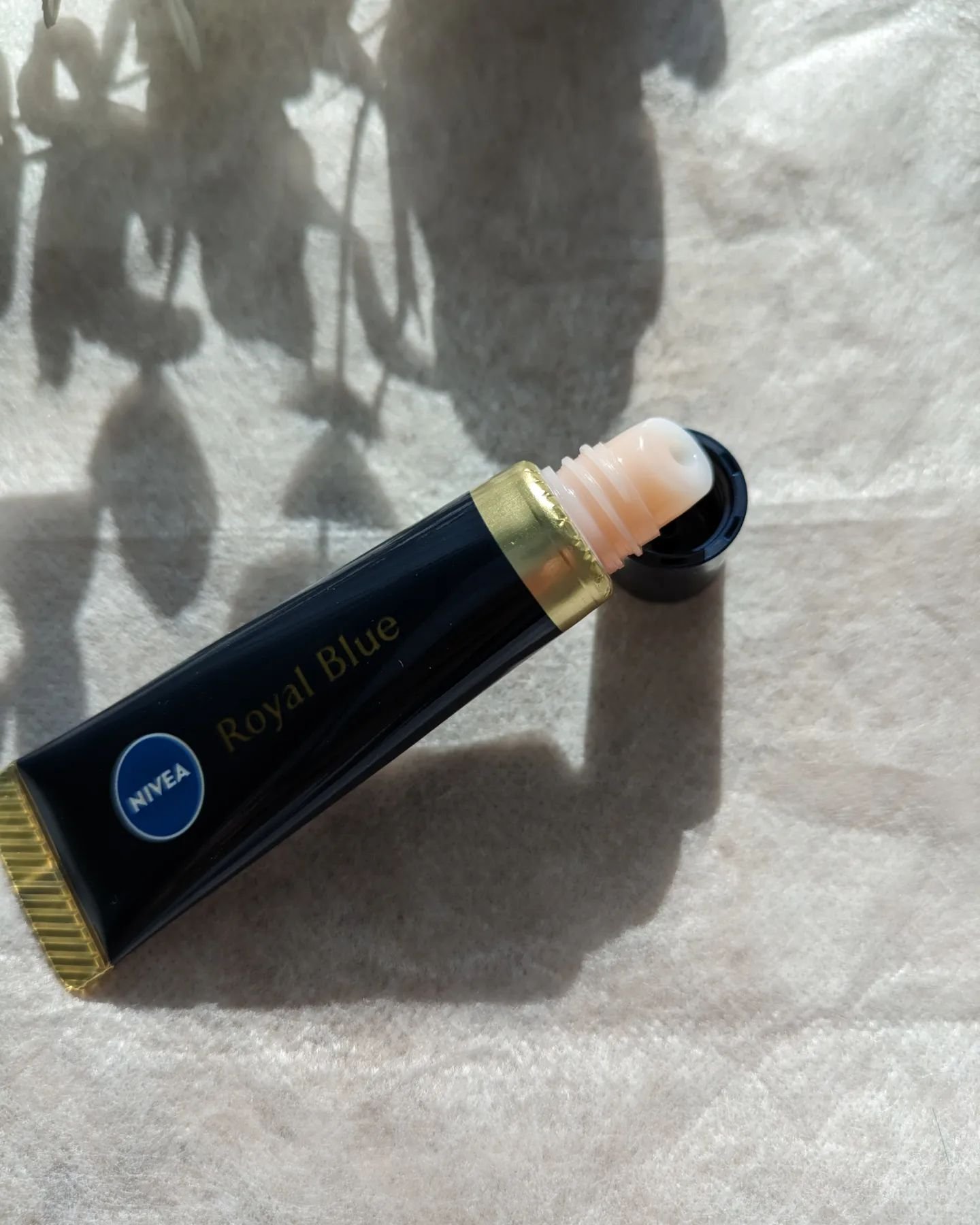ニベア　ロイヤルブルーリップ　濃密美容ケア/ニベア/リップ美容液を使ったクチコミ（3枚目）