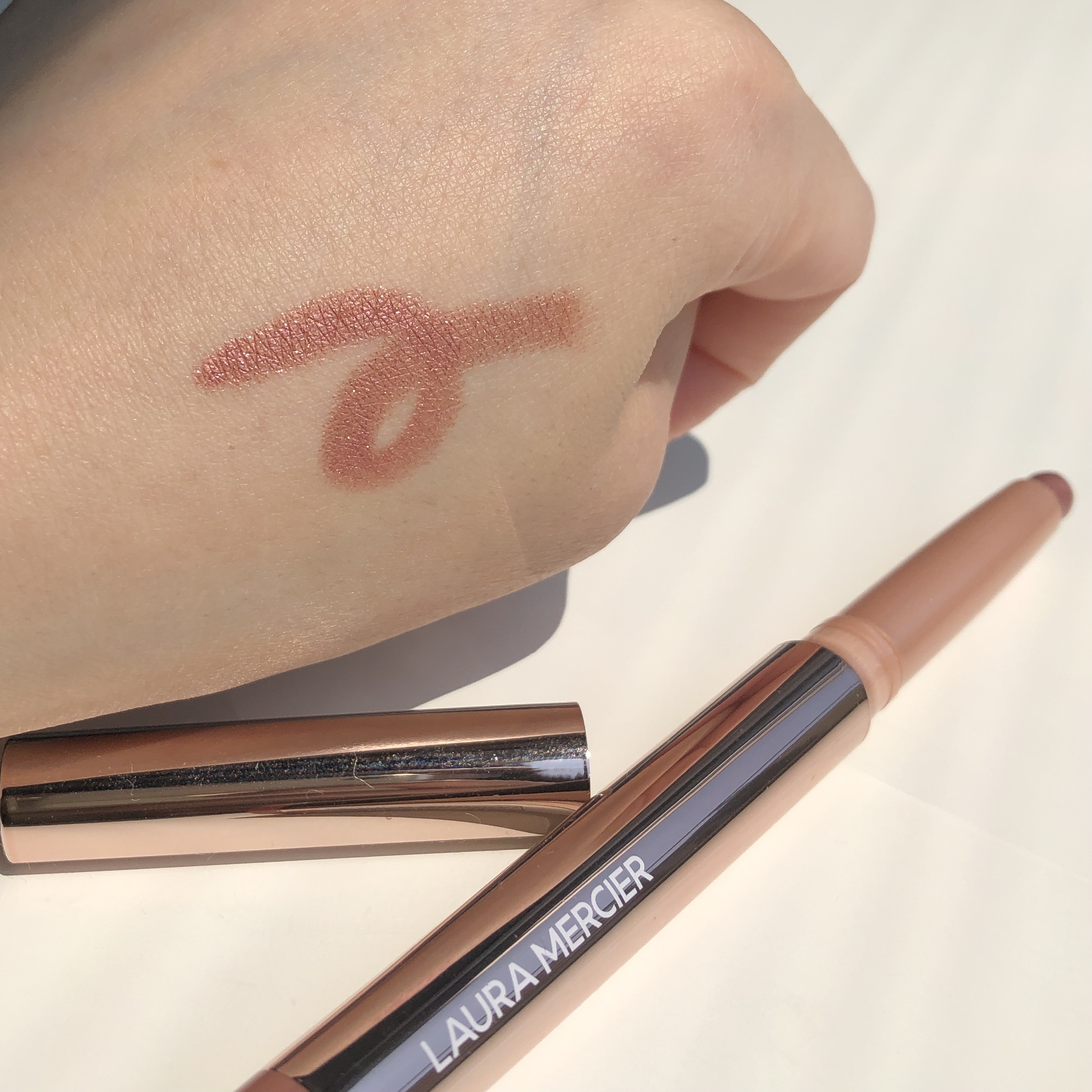 キャビアスティック アイカラー R3 STRIKE A ROSE/ローラ メルシエ/スティックアイシャドウを使ったクチコミ（3枚目）