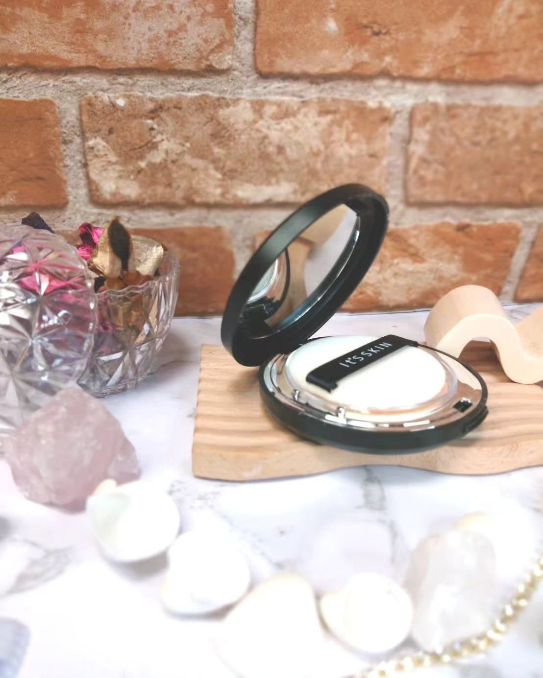 It's skin プリズマダイヤモンドパクトのクチコミ「イッツスキン
プリズマダイアモンドパクト
SPF21 PA++

＼メイクの仕上げ、お直しサラ.....」（2枚目）