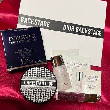 Diorクッションファンデ

ずーっと気になっていたので購入しました！！
千鳥柄の限定パケが可愛い☺
クッションファンデはラネージュのを
いつも使っているのでDiorは初めて！
肌に乗せた瞬間キレイにな