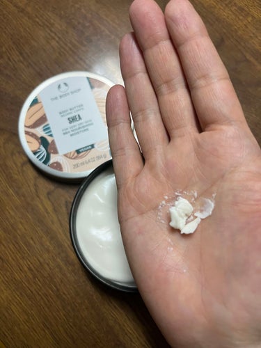 THE BODY SHOP ボディバター シアのクチコミ「入浴後、ふくらはぎのマッサージに使っています。
甘い香りで癒されます。
少しの量で滑らかが続く.....」（1枚目）