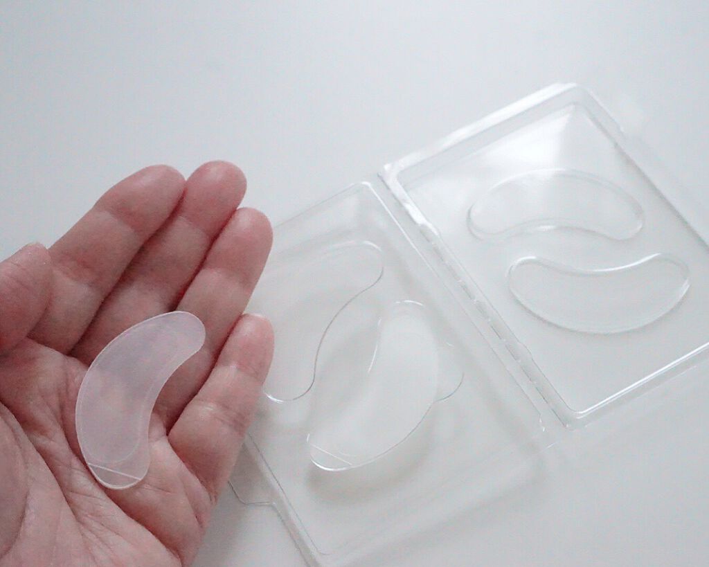 みちねえ フォロバ on LIPS 「・・乾燥による小じわ・ハリが欲しい目元や口元にシート状美容..」(3枚目)