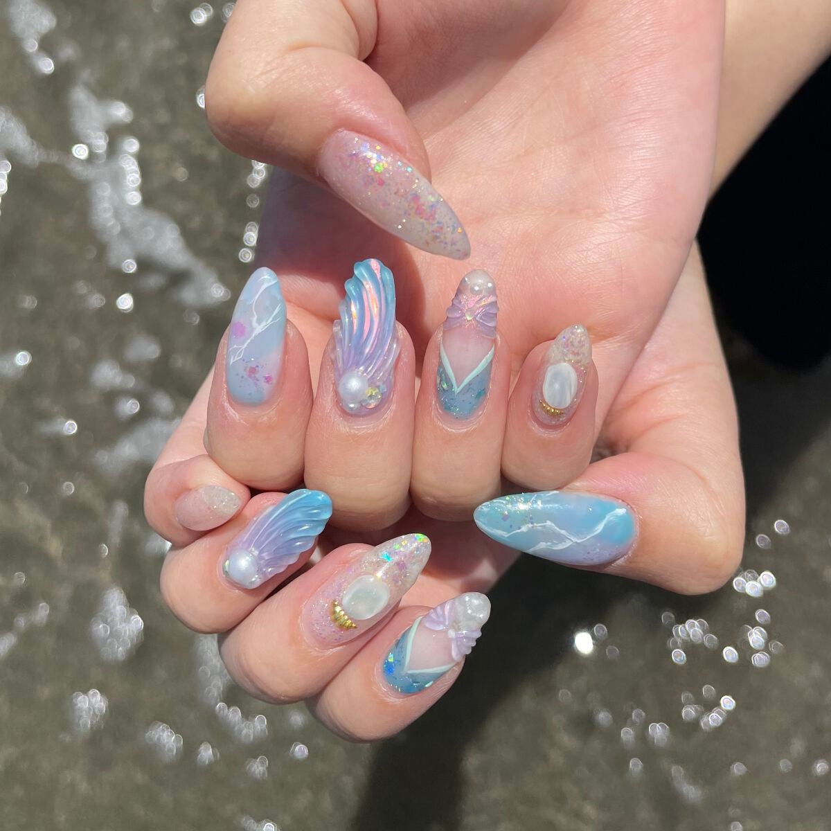 ssan on LIPS 「🧜♀️マーメイドネイル💅夏らしいブルーメインで仕上げました!..」(1枚目)