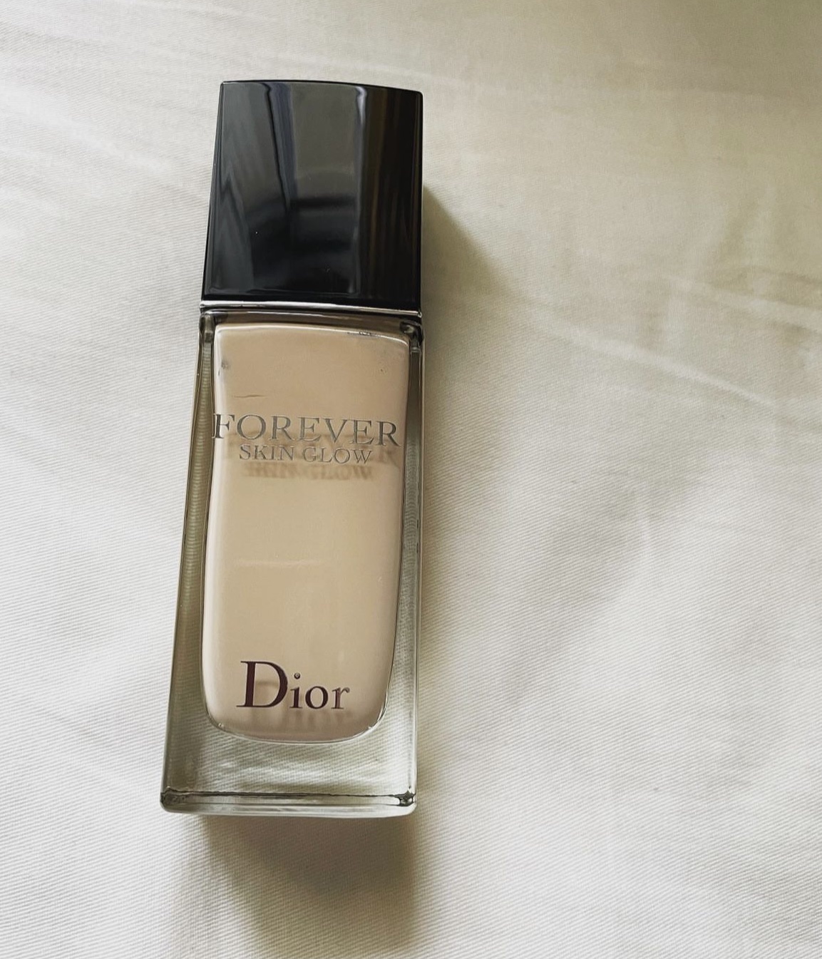 □Dior

ディオールスキン フォーエヴァー フルイド グロウ (SPF 20/PA+++)

SNSでいいってよく
見てて気になってるところに
友達におすすめされて
買ってみた🤗

確かにみずみずしくて
しっとりしてる✨

でもコテコ