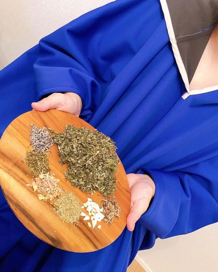 あやぱみゅ on LIPS 「1回目よもぎ蒸し投稿🥰✨韓国行った時によもぎ蒸しをやってすごい..」(2枚目)