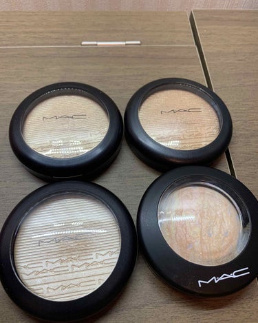 mac お気に入りハイライト🥺

一番使ってるのはギルトですね😌
肌黒めの人にはオーダーリンがおすすめ
ダブルは白い肌にも🙆‍♀️
ライトはツヤ肌好きな人におすすめです