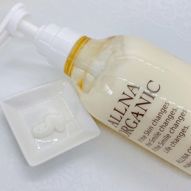 ALLNA ORGANIC モイスチャーシャンプー＆トリートメントのクチコミ「見た目も可愛いクリアなボトル💞

家族で使いたくて、地肌に優しい無添加《オルナオーガニック》を.....」（3枚目）