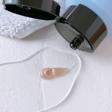 DROAS クレイクリアウォッシュのクチコミ「
⁡糸を引く粘度の高いテクスチャー。
洗顔ネットを使うとあっという間に
モッコモコの濃密泡が完.....」（2枚目）