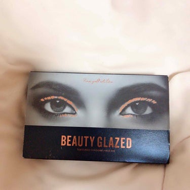 beauty glazedのrose gold editionです。
商品がなかったためhudabeautyと入力させて頂きました(T_T)
可愛い色ばかりで捨て色があまり無かったです( ¨̮ )
でも