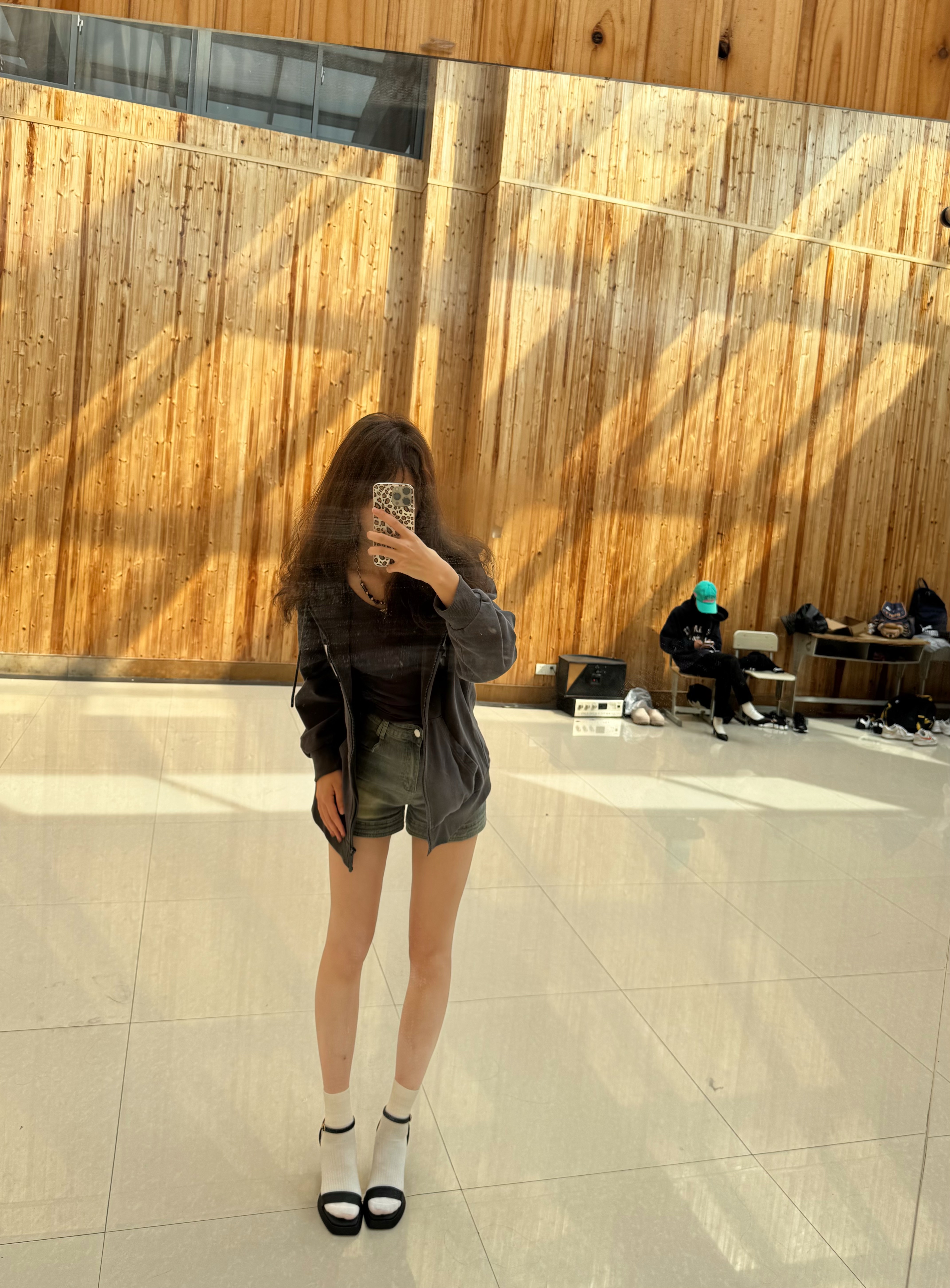 ルージュ ピュールクチュール ザ スリム ベルベットラディカル No.314 リミットレス シナバー/YVES SAINT LAURENT BEAUTE/口紅を使ったクチコミ（3枚目）