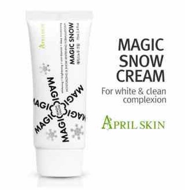 APRILSKINのMAGIC SNOW CREAM❄️
3CEのウユクリームにとても似ています！学校メイクなどにおすすめ！
自然にワントーン肌が明るくなります。万が一校則が厳しい学校で先生にメイクシー