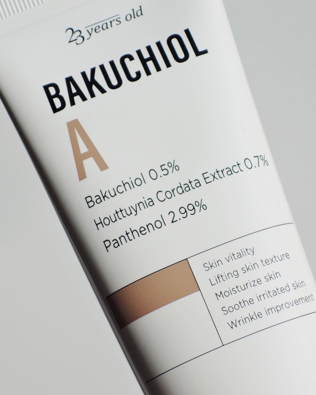 23years old バクチオールA コアクリームのクチコミ「#レチノール の代替成分として話題の
植物由来成分 #バクチオール を使用。
レチノール成分は.....」（2枚目）