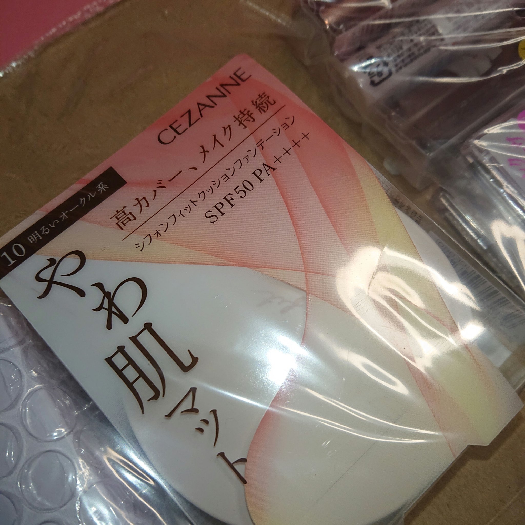 シフォンフィットクッションファンデーション 10 明るいオークル系/CEZANNE/クッションファンデーションを使ったクチコミ（3枚目）