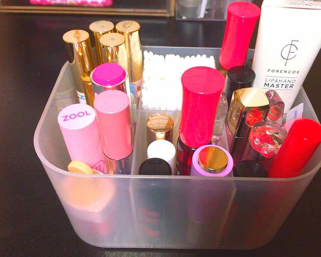 NAO on LIPS 「私のリップ収納です❣️前まで、深いケースにドバドバっと入れてた..」(1枚目)