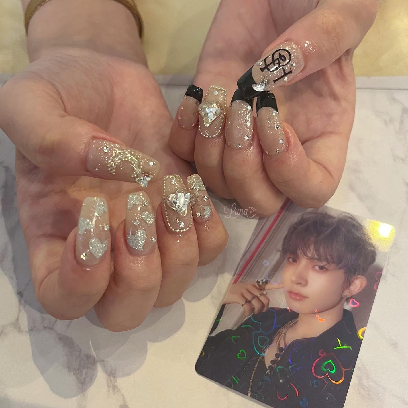 Iuna. Mizuki on LIPS 「.親指にHS手書きで🪄🖤#nail#nailstagram#g..」(1枚目)