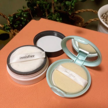 innisfree ノーセバム　ミネラルパクト　Sのクチコミ「【innisfree】¥1500ぐらい
ノーセバム　ミネラルパクト　S


◆良い所
パカっと.....」（3枚目）