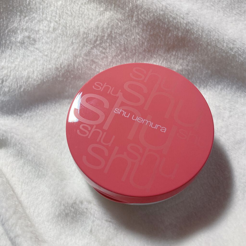 shu uemura
フレッシュ クッションブラッシュ
トウキョウ バイブ レッド

シュウウエムラの福袋に入っていました。
クッションファンデのようなチーク!

発色が良くて濡れ感が出せるけど
チークとしては正直使いにくい😂

優しく肌