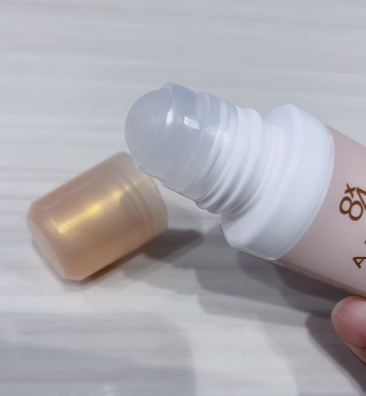 8x4 アロマスイッチ ロールオン パリスブーケの香り/８ｘ４/デオドラント・制汗剤を使ったクチコミ（3枚目）