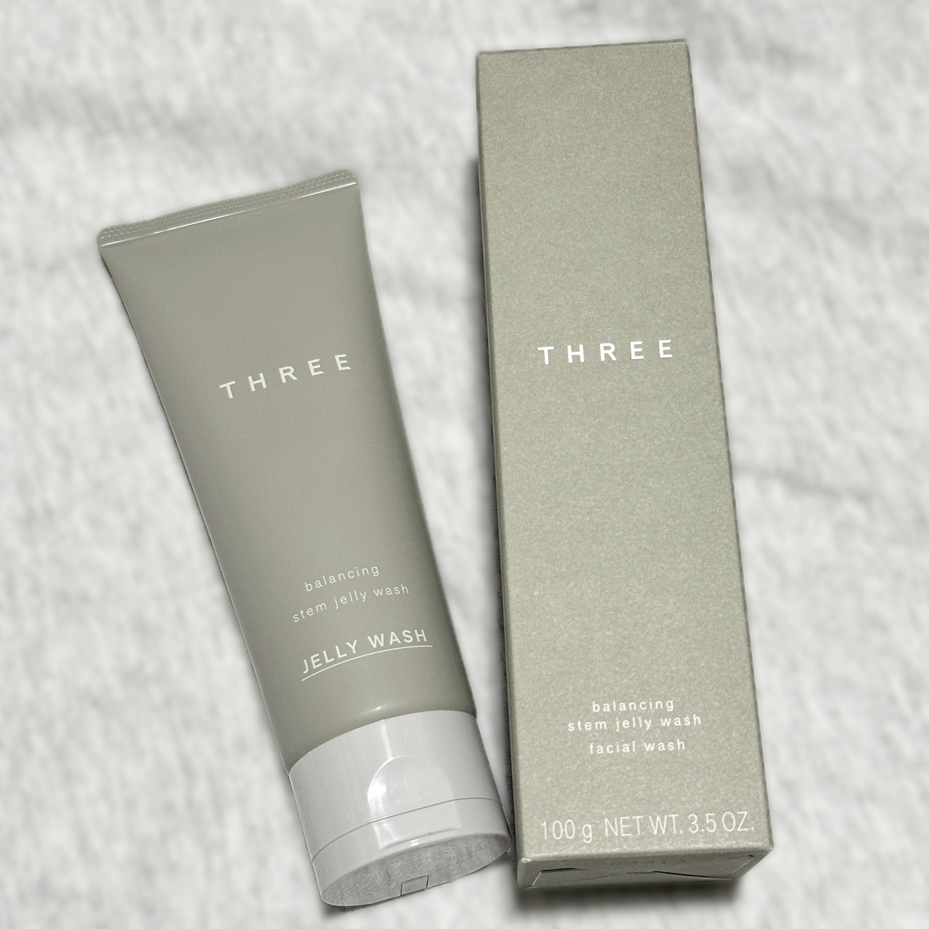 THREE THREE バランシングステム ジェリー ウォッシュのクチコミ「#THREE
#バランシングステムジェリーウォッシュ


スリーのスクラブ洗顔です🤍


〜説.....」（1枚目）