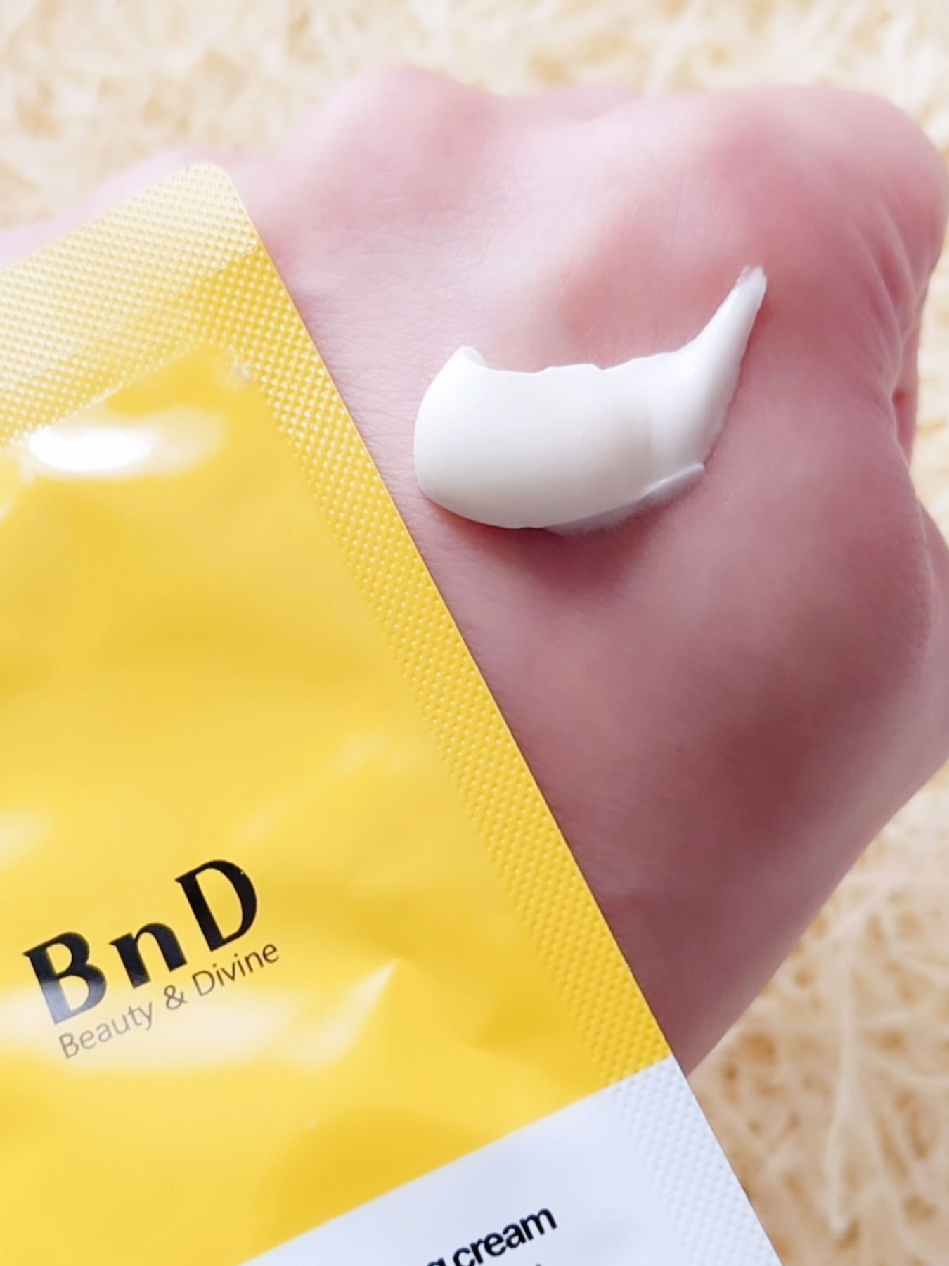 BnD ネックアイロン トーンアップ クリーム/BnD/ネック・デコルテケアを使ったクチコミ（3枚目）