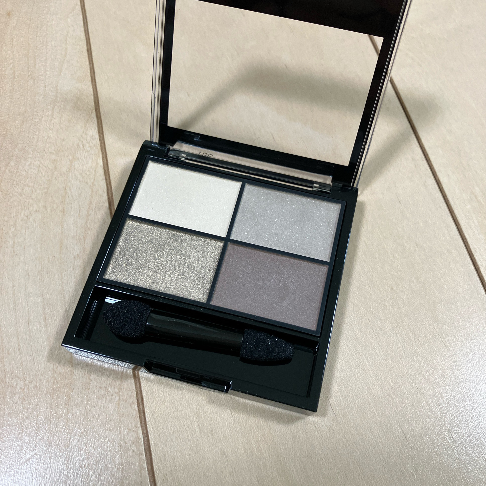 レブロン カラーステイ デイ トゥ ナイト アイシャドウ クアッド 500 アディクティブ /REVLON/アイシャドウパレットを使ったクチコミ（2枚目）