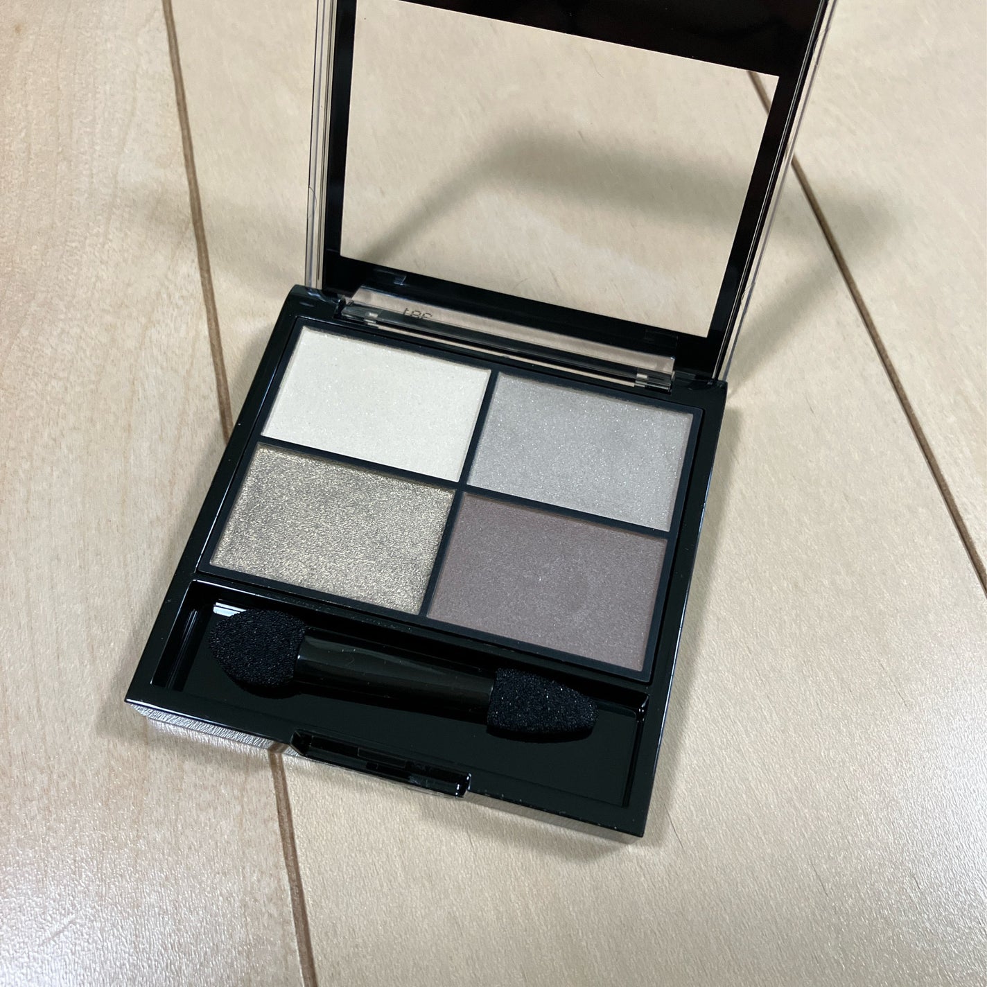 レブロン カラーステイ デイ トゥ ナイト アイシャドウ クアッド/REVLON/アイシャドウパレットを使ったクチコミ(2枚目)