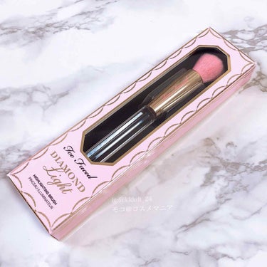 Too Faced ダイヤモンドライト ハイライター ブラシのクチコミ「Too Faced ダイヤモンドライト ハイライターブラシ。




LIPSのプレゼントキャ.....」（2枚目）