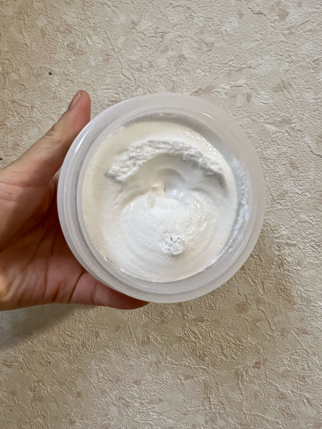 フルーティフィグ スノーシア ボディクリーム/L'OCCITANE/ボディクリームを使ったクチコミ（3枚目）