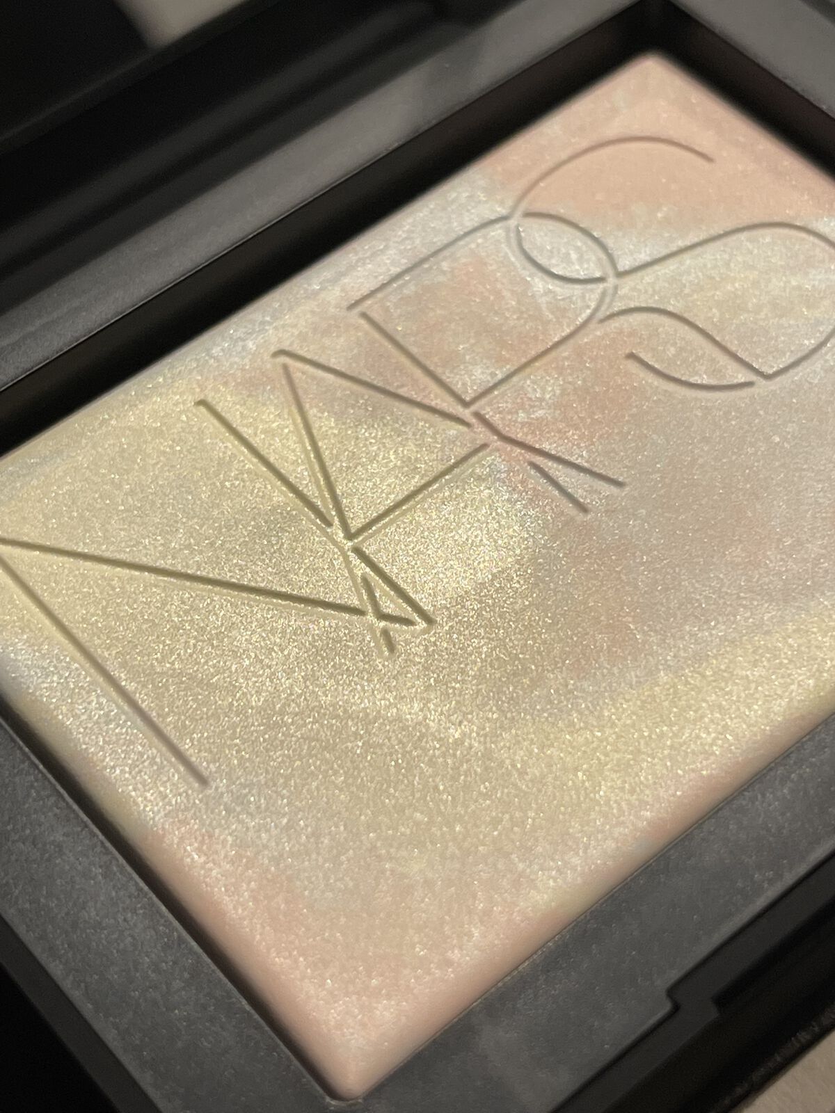 ライトリフレクティング プリズマティックパウダー/NARS/プレストパウダーを使ったクチコミ（2枚目）