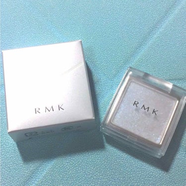 RMK 口ージェル 02ブルー
を買いました！
キラキラしている
綺麗な色です💕
目元とかハイライトとか使うと、
可愛いと思う❤️
