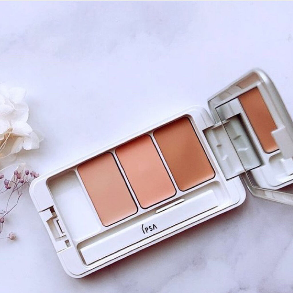 マスクメイクには欠かせないコンシーラー。

IPSAのクリエイティブコンシーラーは
・色がブレンド出来る﻿
・固さがちょうど良い﻿
・クリーム状だけど透明感が出て肌がきれいに見える﻿
・しっとりしてるけど、なじんだ後はサラッとする﻿
などな