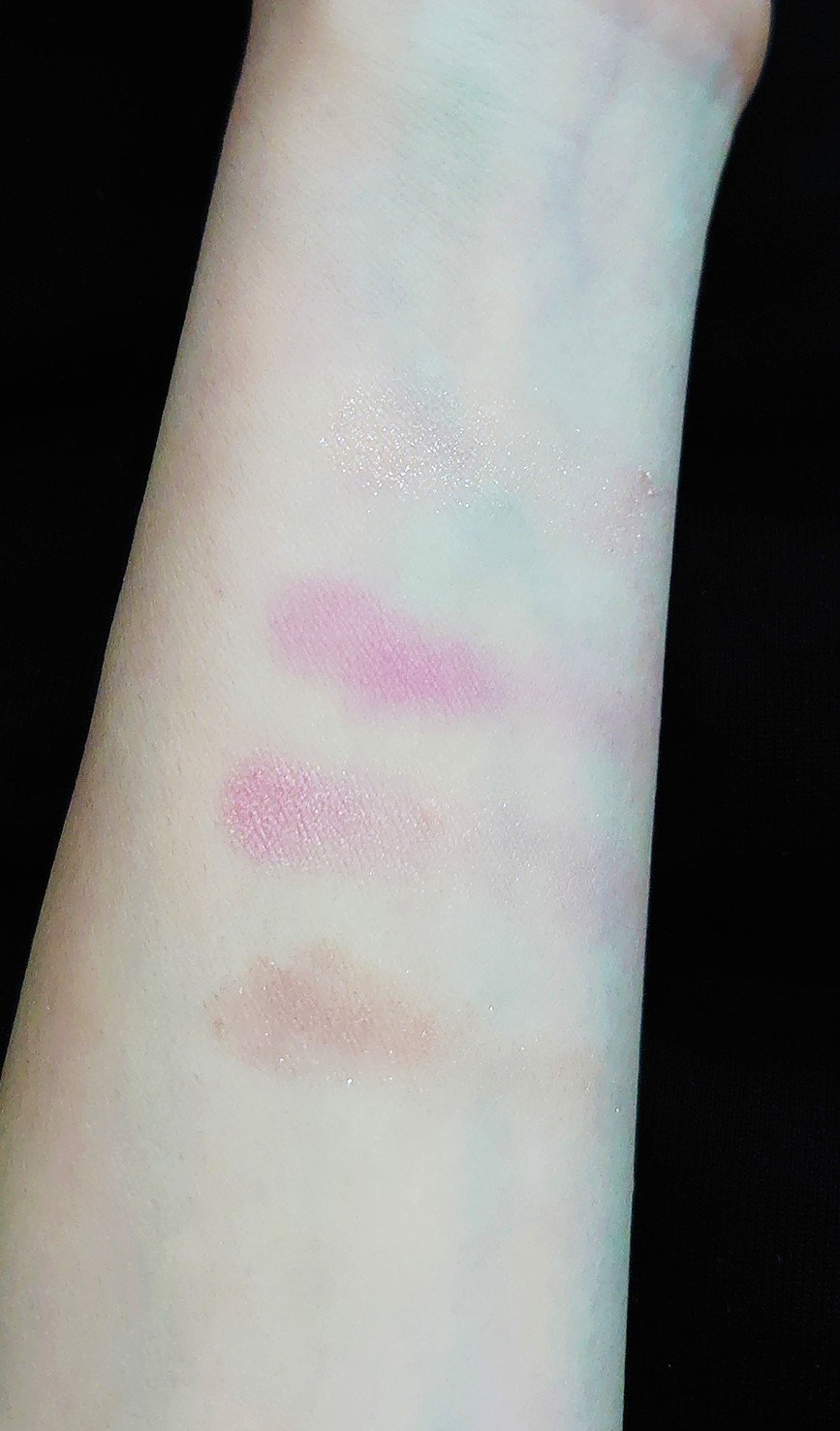 ミネラルクラッシィシャドー カームピンク(限定)/エトヴォス/アイシャドウパレットを使ったクチコミ（3枚目）