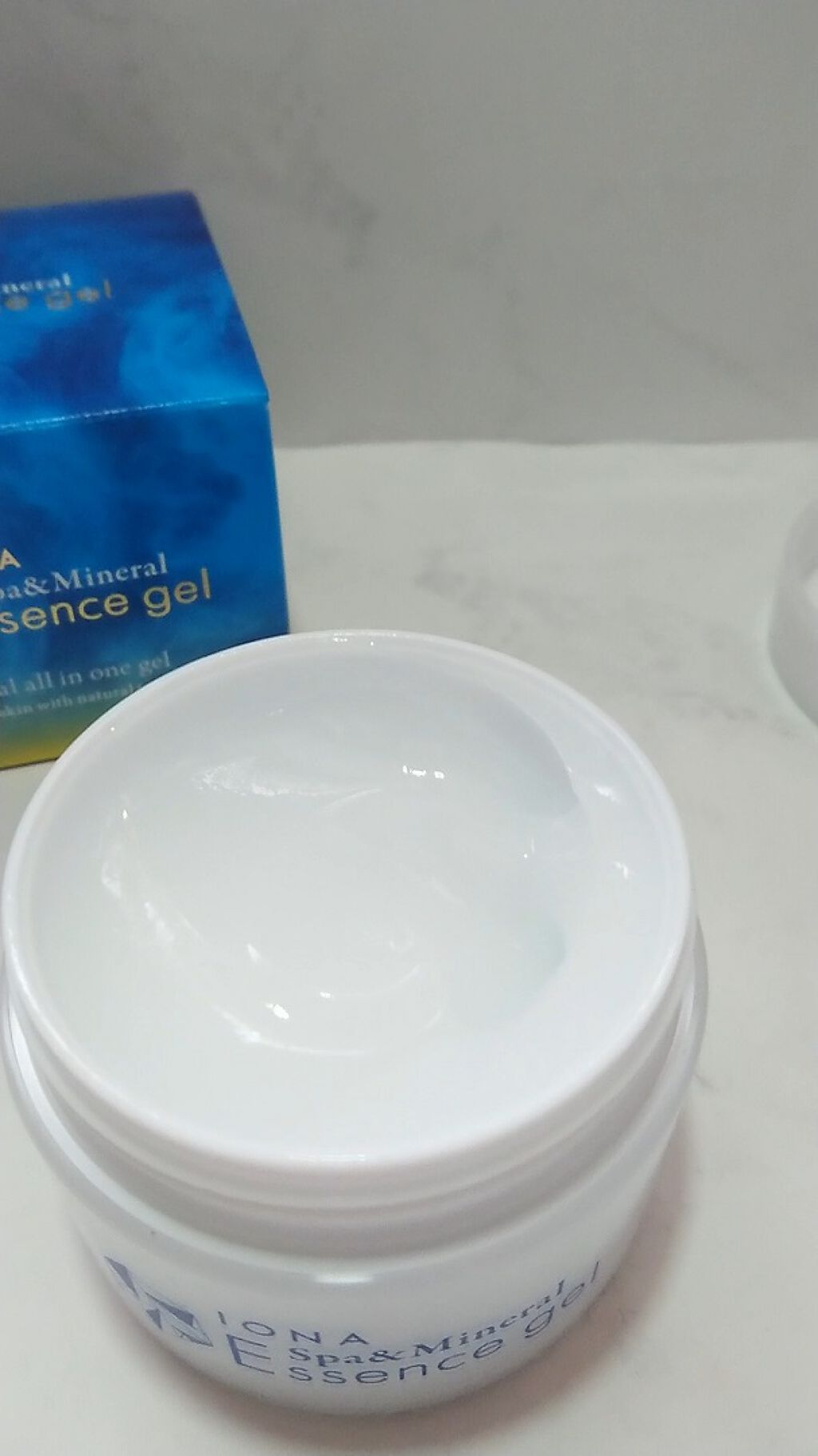 エッセンス ジェル/イオナ スパ＆ミネラル/オールインワン化粧品を使ったクチコミ（2枚目）