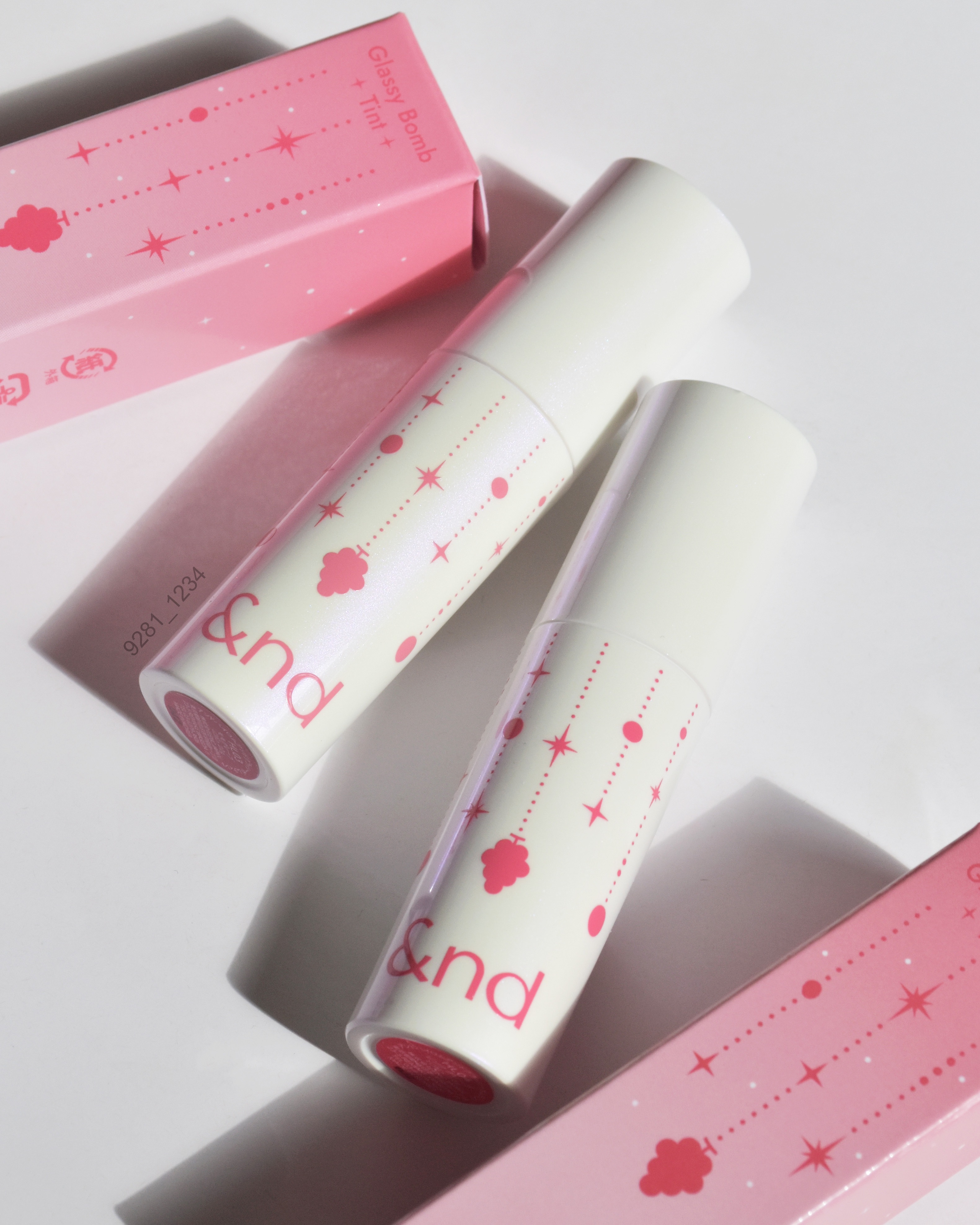 アンドバイロムアンド　グラッシーボムティント/&amp;nd by rom&amp;nd/リップティントを使ったクチコミ（3枚目）