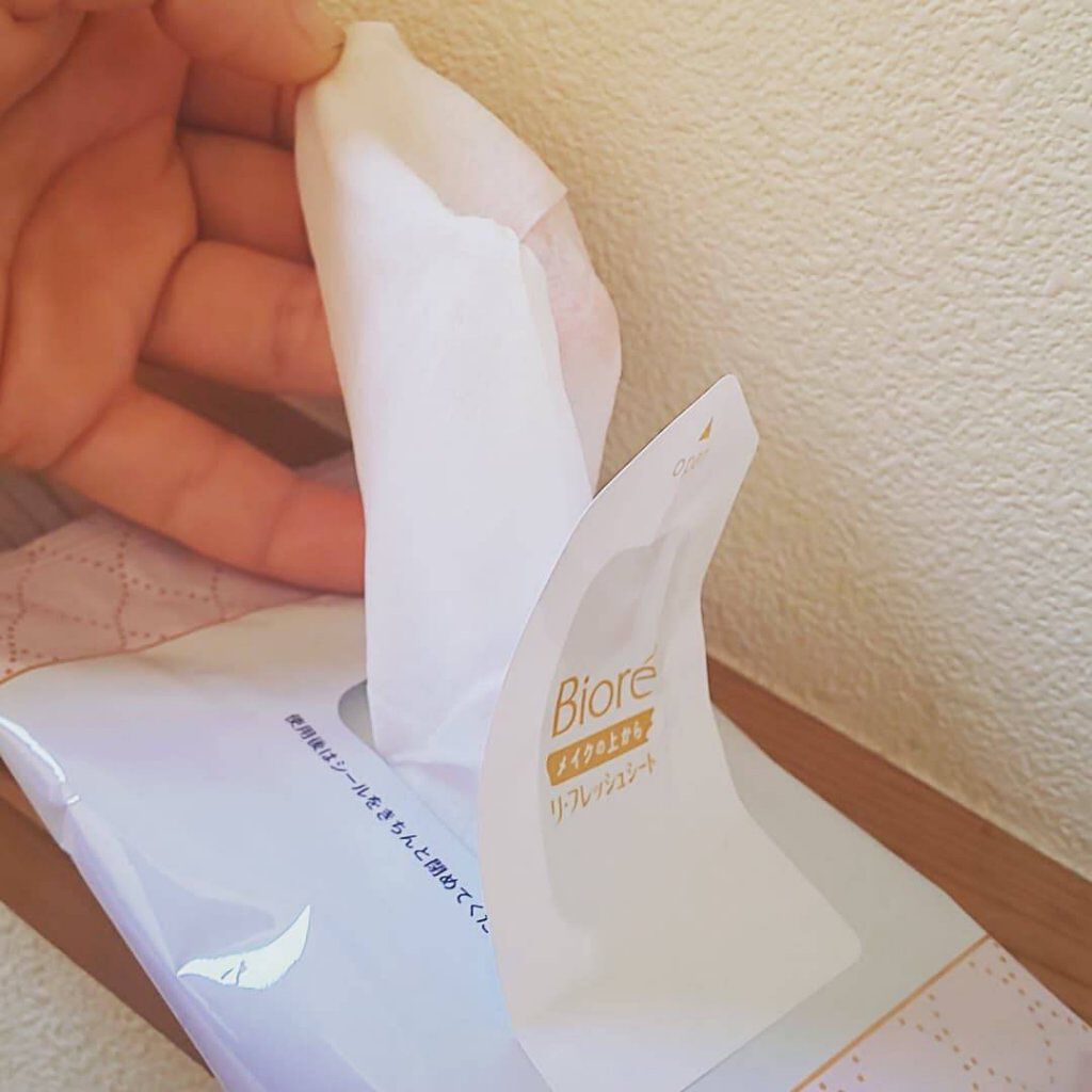 メイクの上からリフレッシュシート うるおいしっとりタイプ/ビオレ/フェイスシートを使ったクチコミ（2枚目）