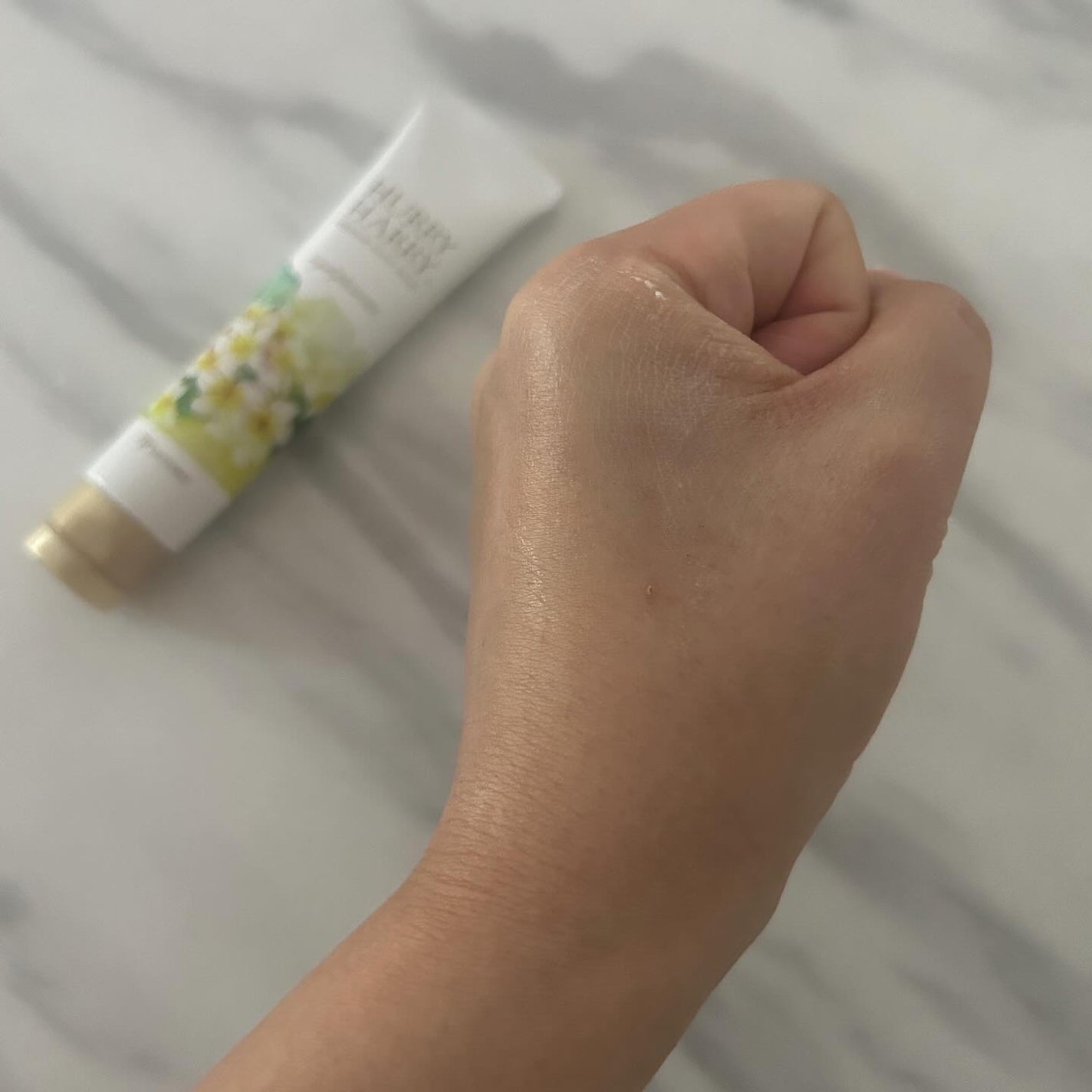 大人のハンドバーム ロイヤルプルメリアの香り/ハリーハリー/ハンドクリームを使ったクチコミ(4枚目)